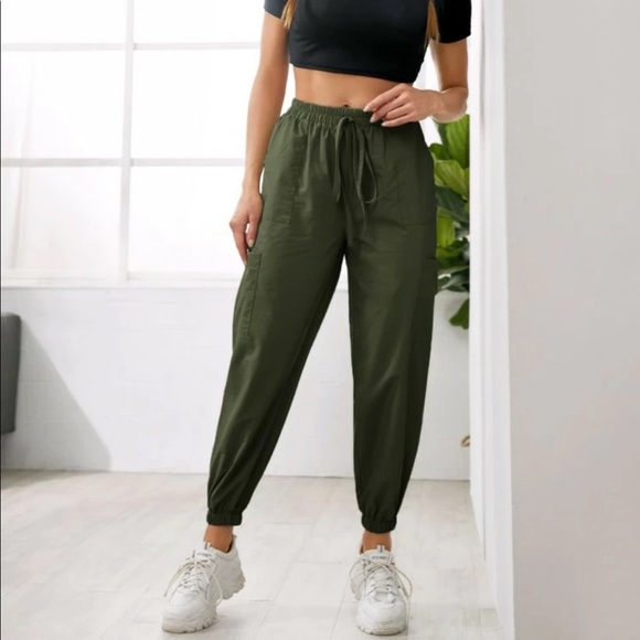 SHEIN Pants - Shein Green Solid Knot Front Sweat Pants